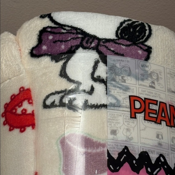 Peanuts Snoopy With Bows Plush Throw Blanket - Picture 9 of 10
